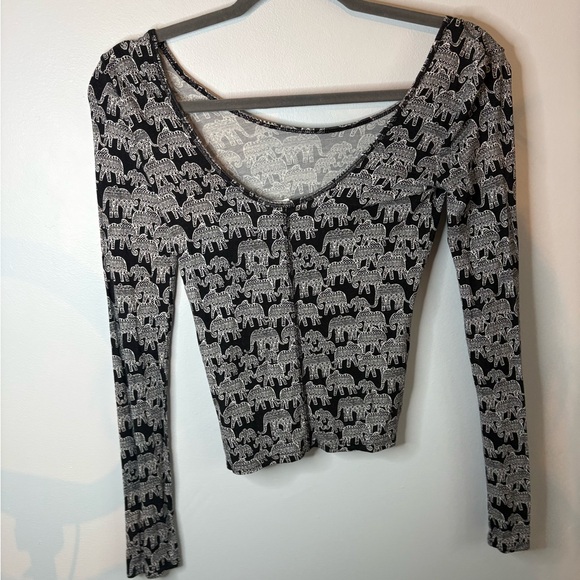 Elegant Black and White Elephant Pattern Long Sleeve Top - Picture 3 of 4